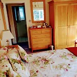 Grove House Bed & Breakfast 4*