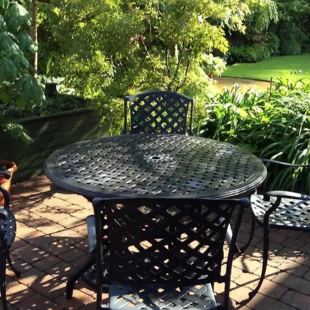 Grove House Bed & Breakfast 4*