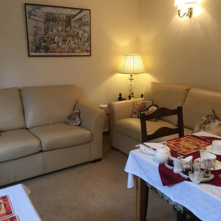 Couette-café Grove House Bed & Breakfast 4*