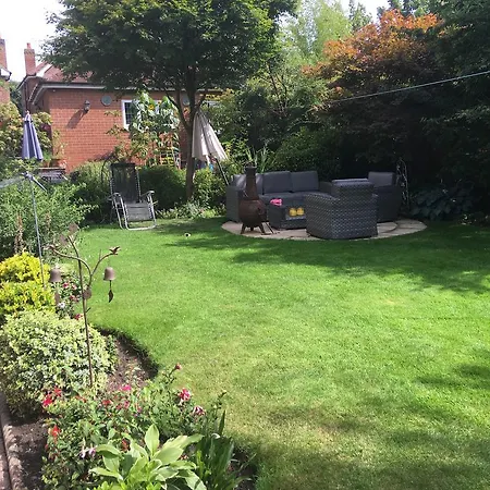 Bed and Breakfast Grove House