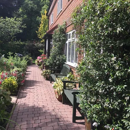 Grove House Oda ve Kahvaltı 4*