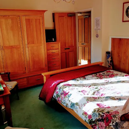 Grove House Bed and Breakfast 4*
