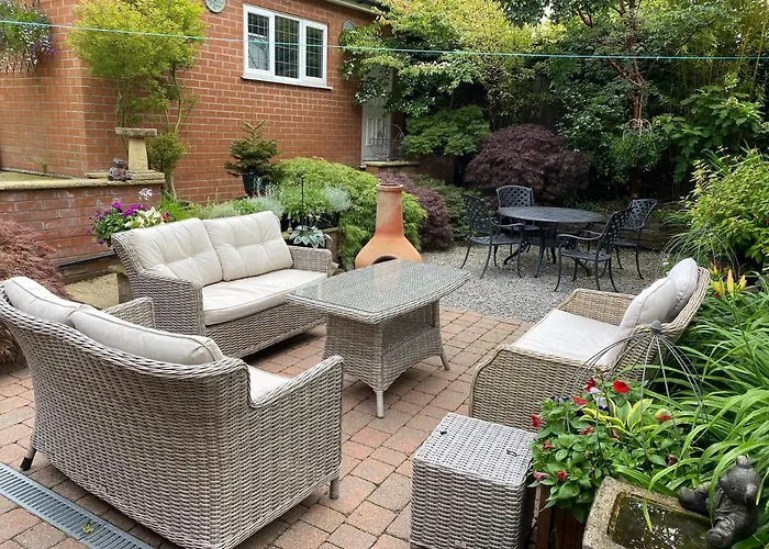 Bed and Breakfast Grove House