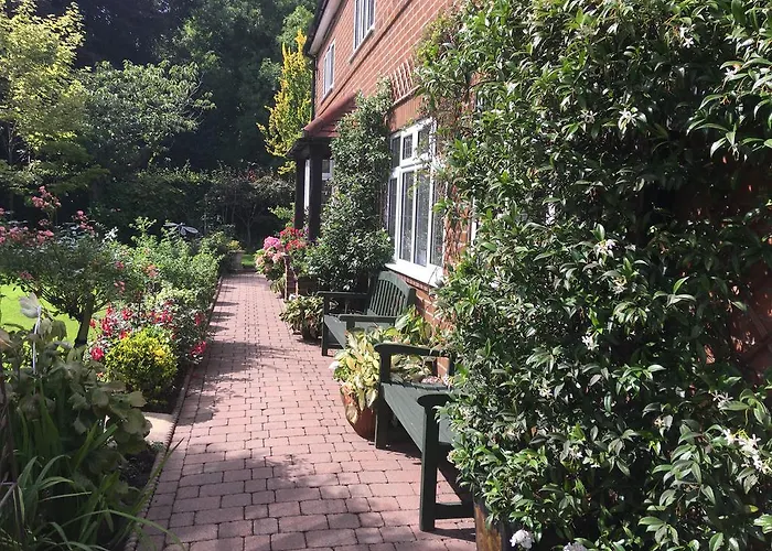 Grove House Bed and Breakfast 4*