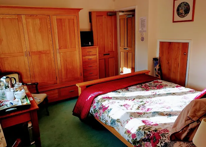 Grove House Bed and Breakfast 4*