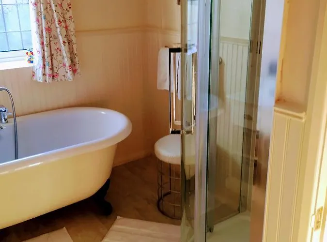 Bed and Breakfast Grove House